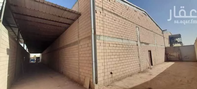 مستودع 4640 م² في البرية 3