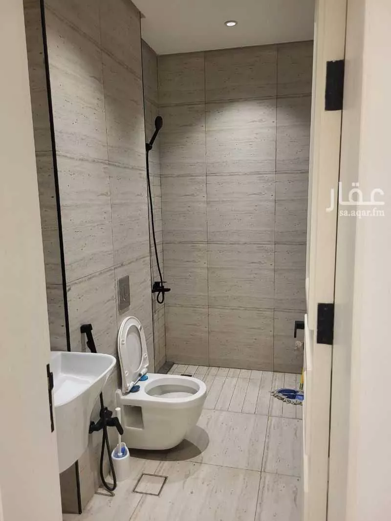 3 bedroom apartment in Al Malqa 6