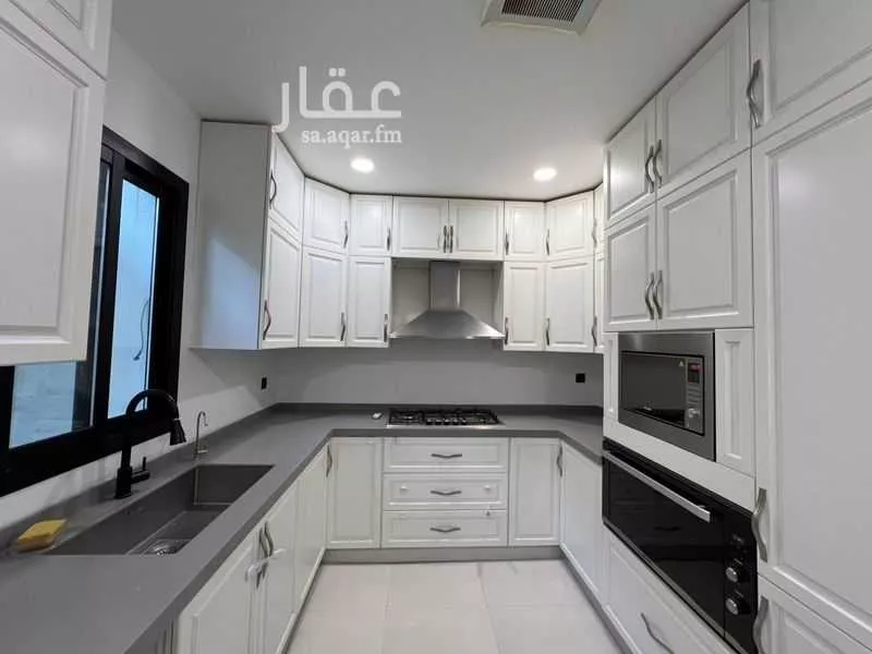 شقة 3 غرف في عرقة 8