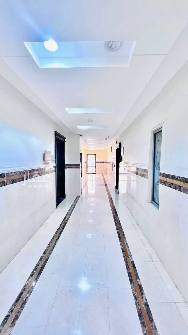 مكتب 1750 م² في العقيق 2