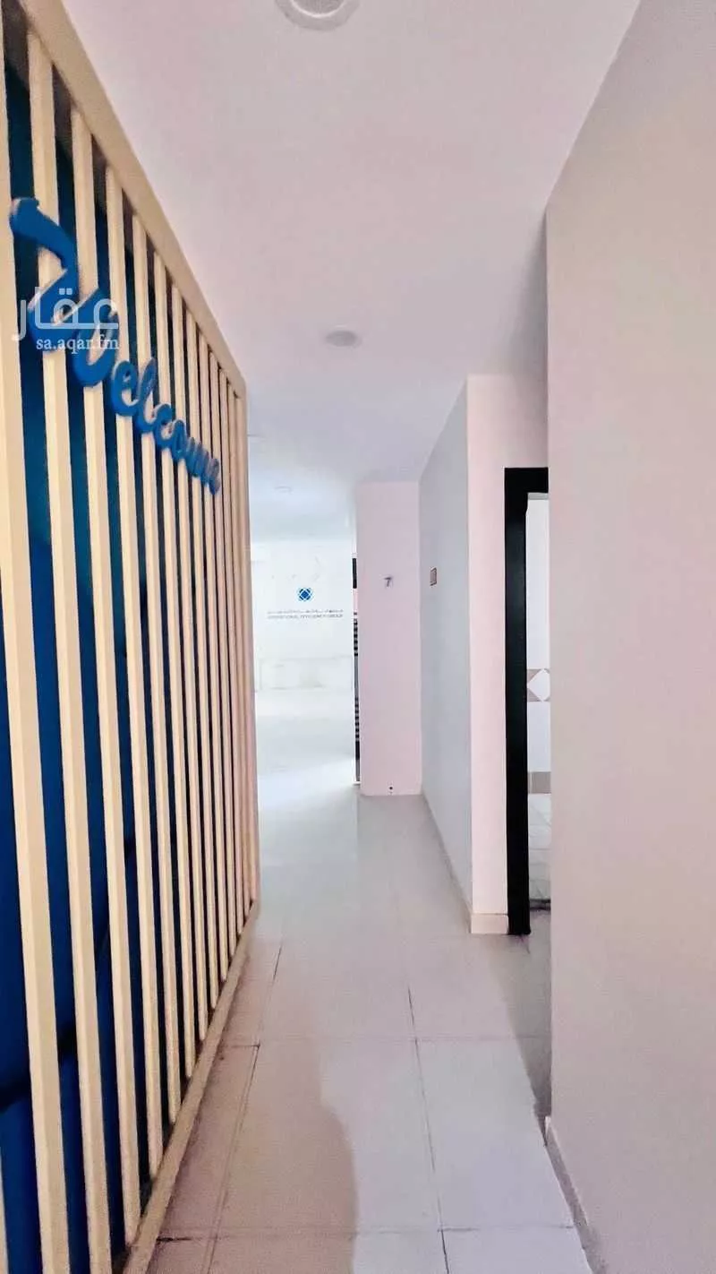 مكتب 1750 م² في العقيق 3