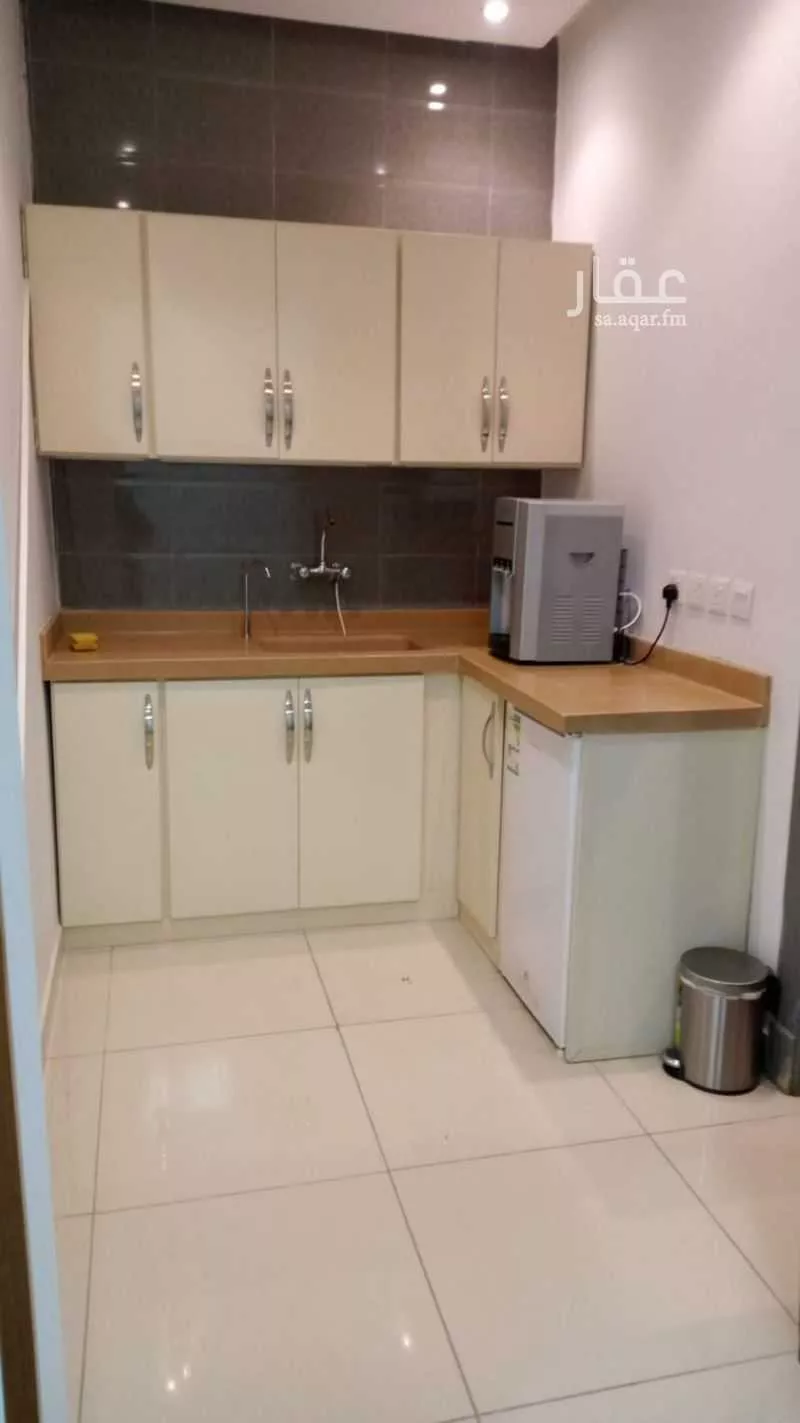 مكتب 3990 م² في الياسمين 5