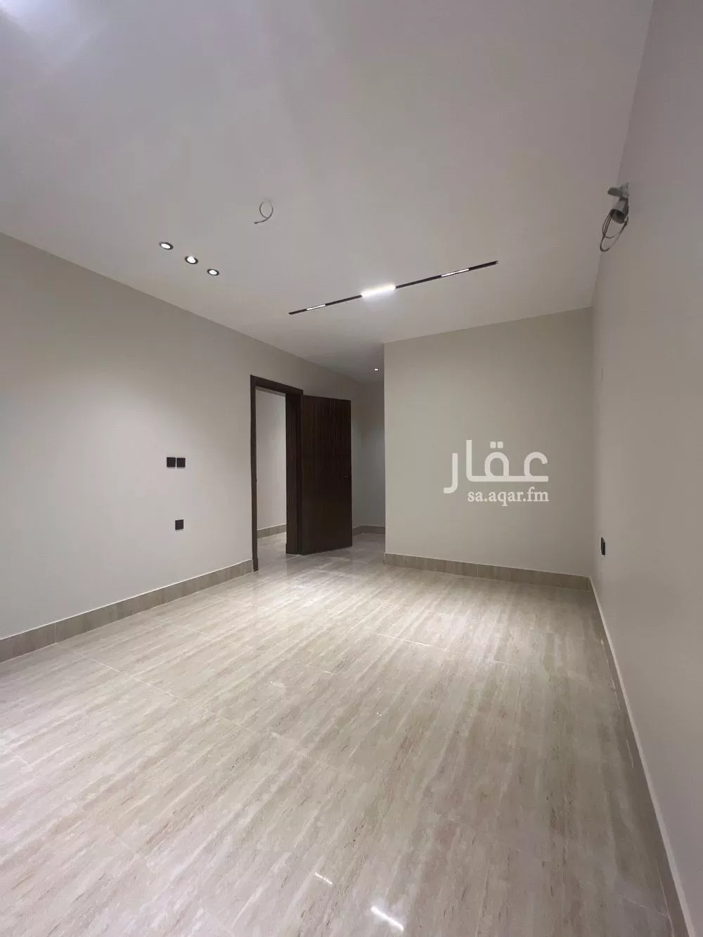 شقة 6 غرف في الندى 11