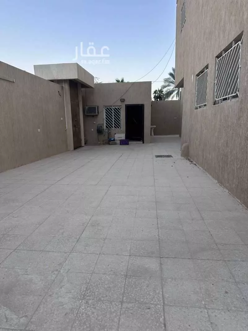 فيلا 7 غرف في النخيل 8