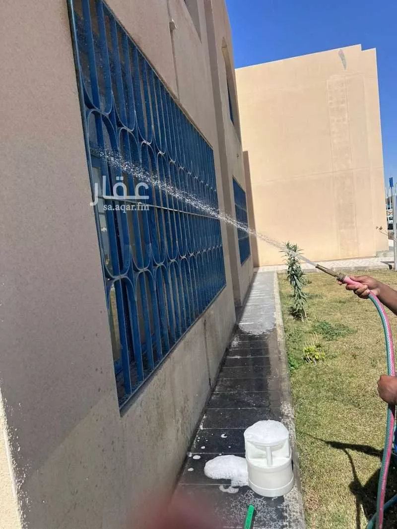 فيلا 7 غرف في النخيل 9