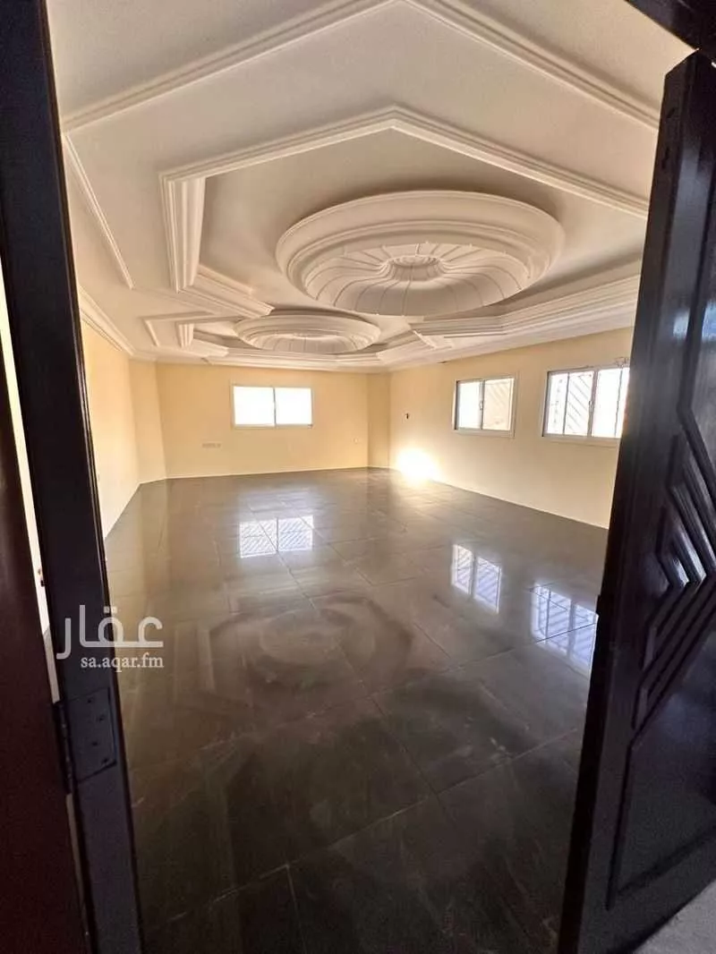 فيلا 7 غرف في النخيل 10
