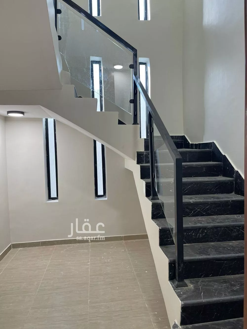 فيلا 4 غرف في النظيم 10