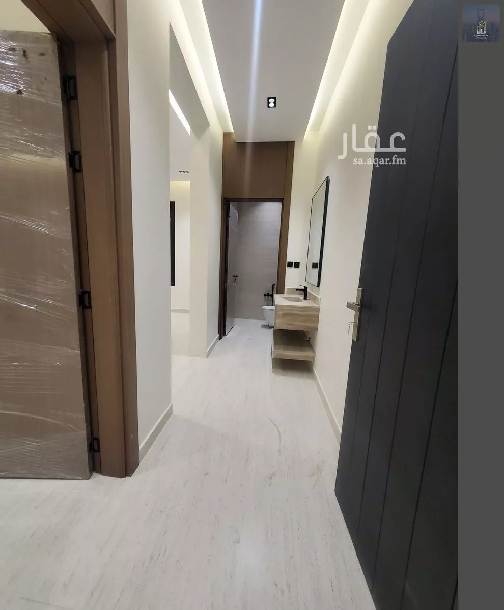 3 bedroom floor in Al Janadriyah 8