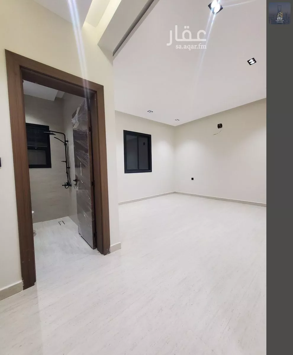 3 bedroom floor in Al Janadriyah 10