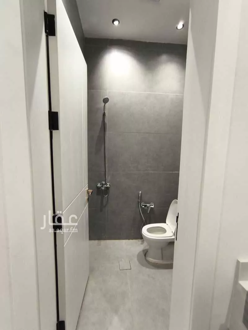 8 bedroom villa in Al Janadriyah 25