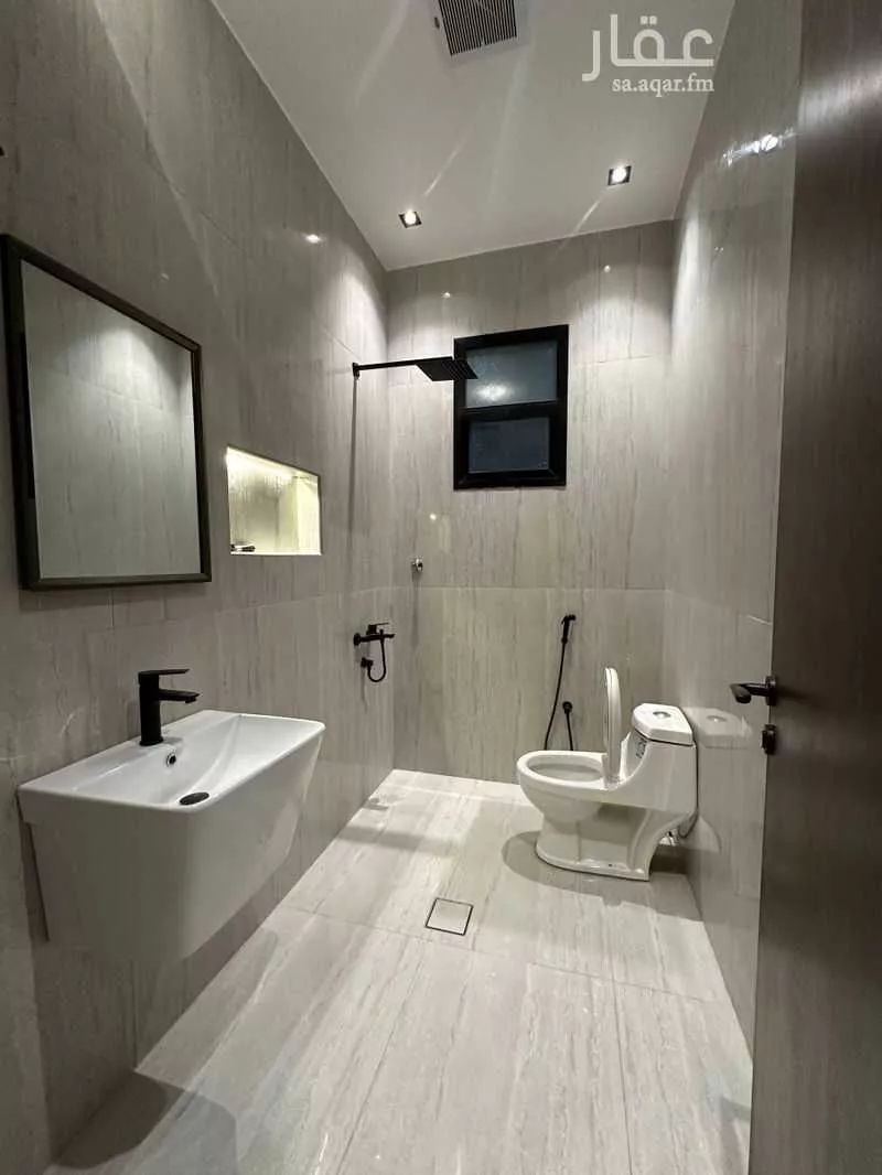 7 bedroom floor in Ash Sharq 5
