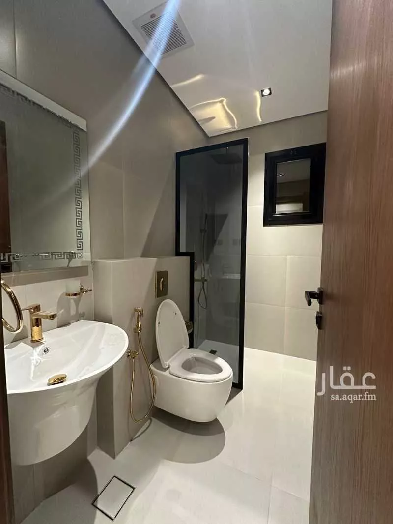عمارة 1050 م² في العارض 8