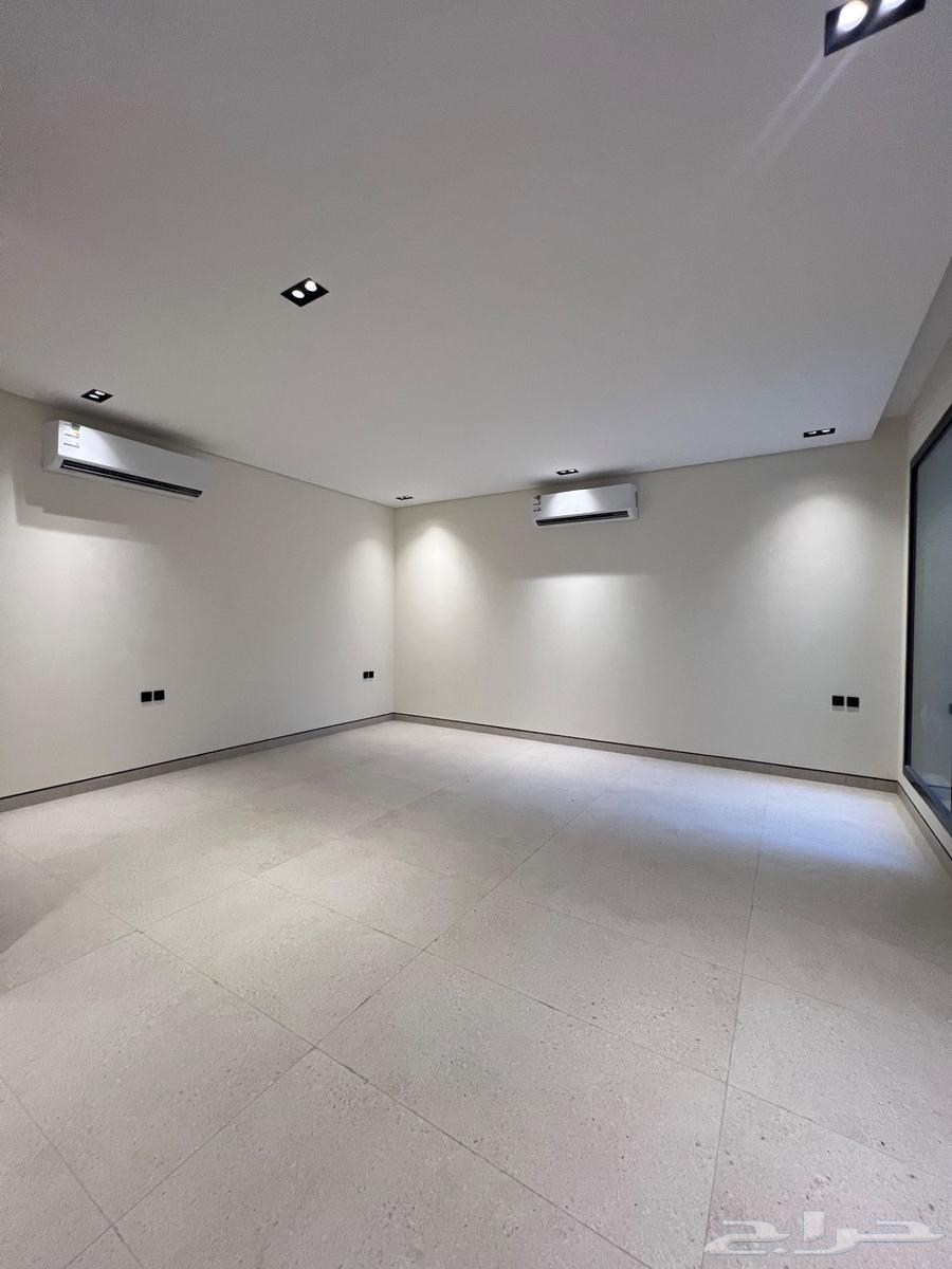 5 bedroom villa in Al Aridh 17
