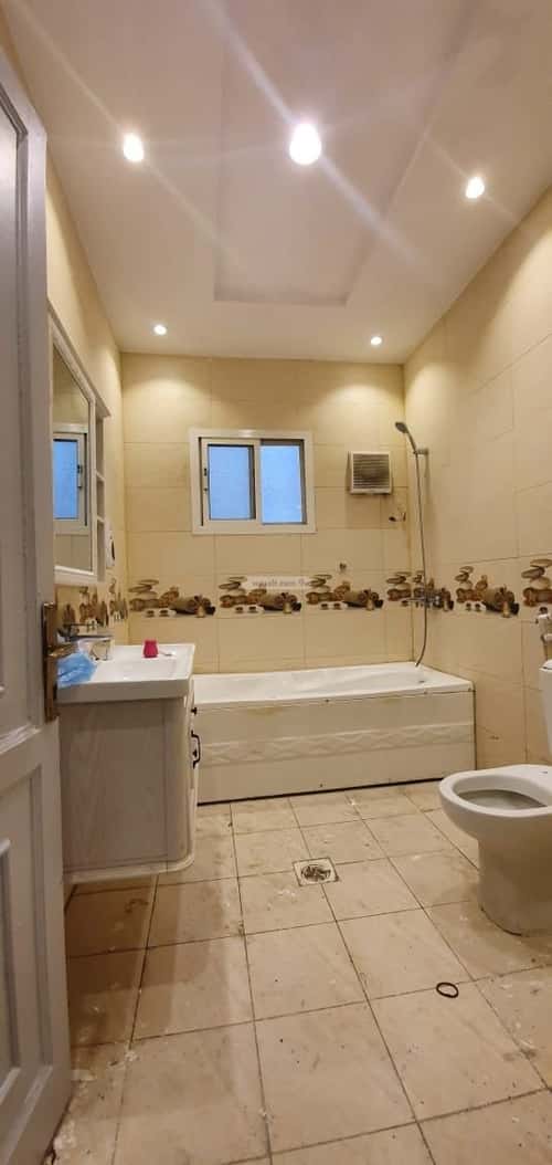 9 bedroom villa in Al Rughamah, Jeddah 11