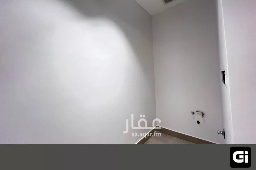 شقة 4 غرف في العارض 8