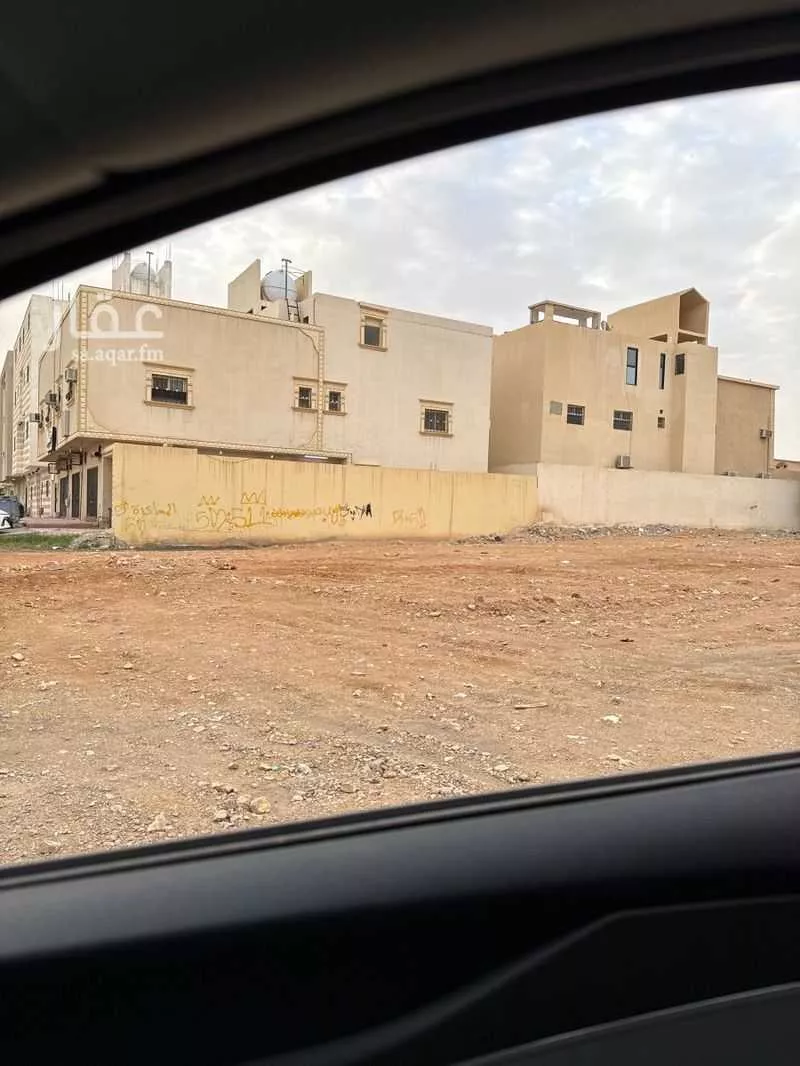 702 sqm land in Uhud 3