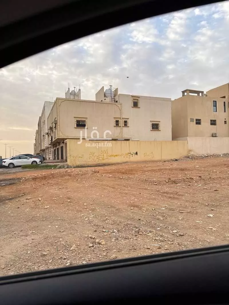 702 sqm land in Uhud 4