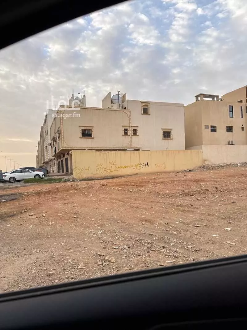 702 sqm land in Uhud 5