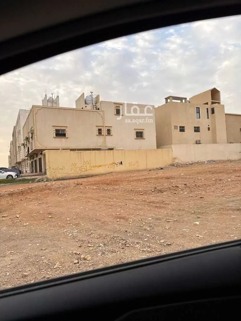 702 sqm land in Uhud 6