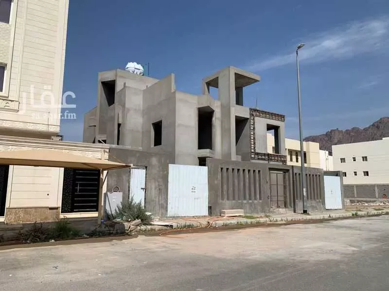 فيلا 4 غرف في العيون 5