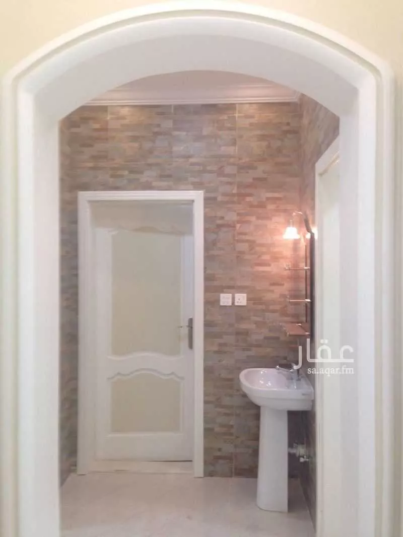 625 sqm building in Al Huda 4