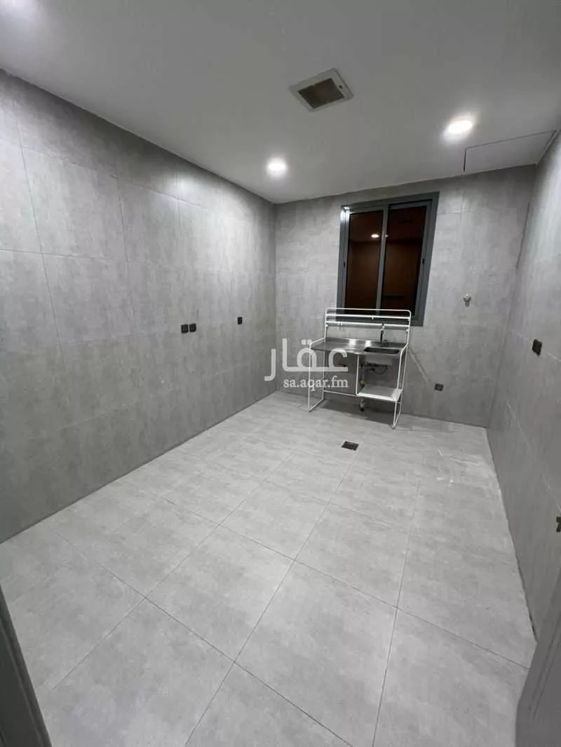 5 bedroom apartment in Al Qadisiyah 3