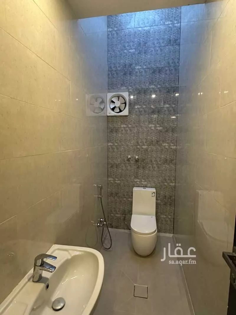 3 bedroom floor in Al Qairawan 9
