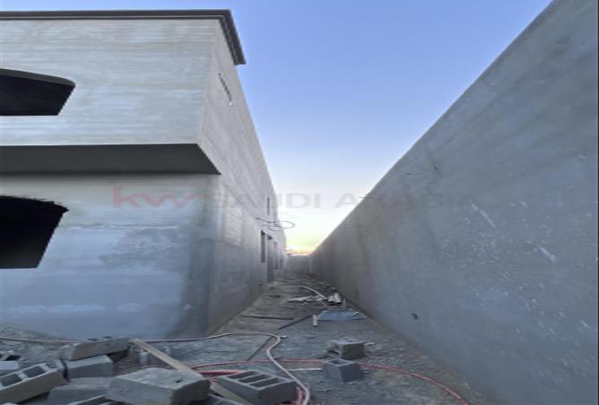6 bedroom villa in Al Salam 3
