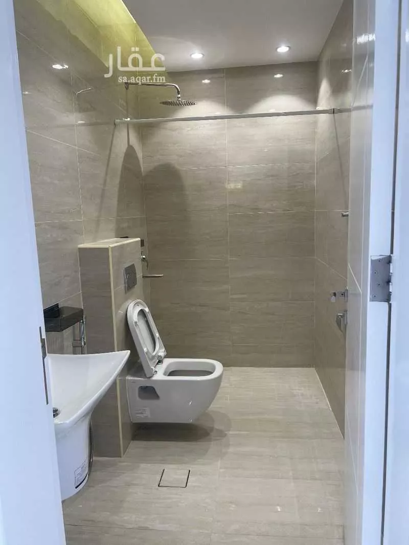 6 bedroom apartment in Al Qairawan 7