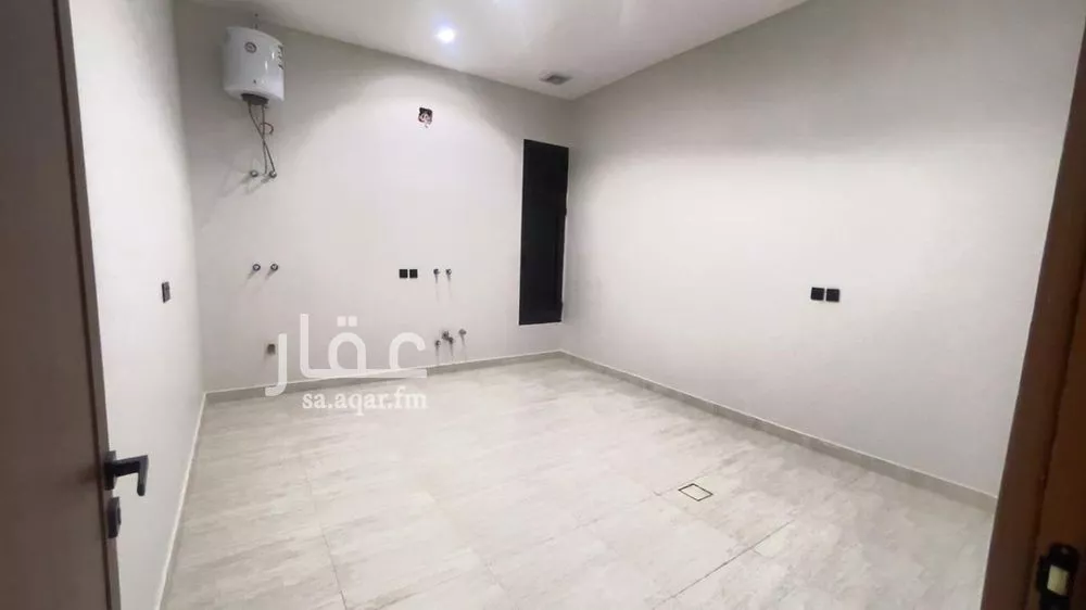 6 bedroom villa in Al Janadriyah 12