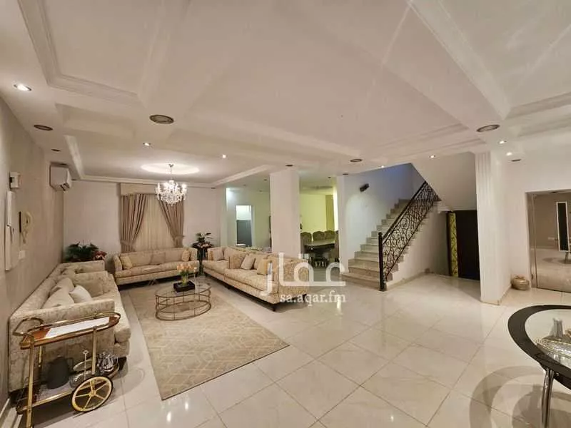 8 bedroom villa in Az Zomorod 11