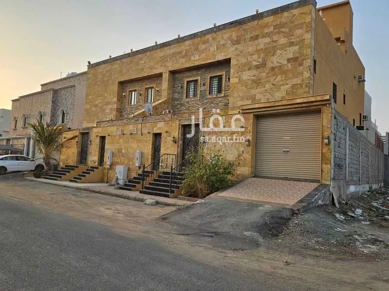 8 bedroom villa in Az Zomorod 13