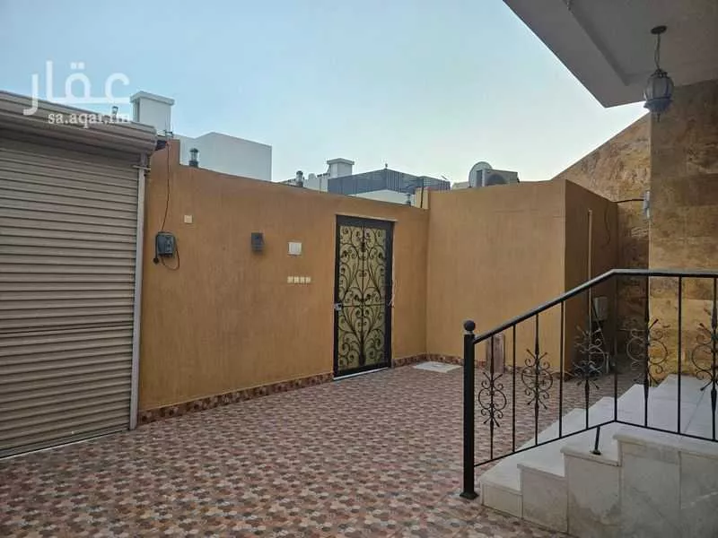 8 bedroom villa in Az Zomorod 14