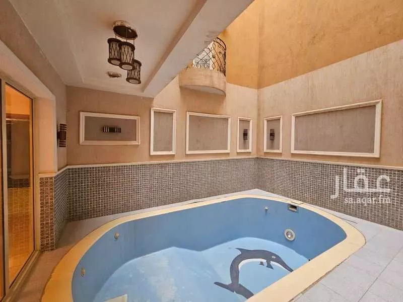 8 bedroom villa in Az Zomorod 16