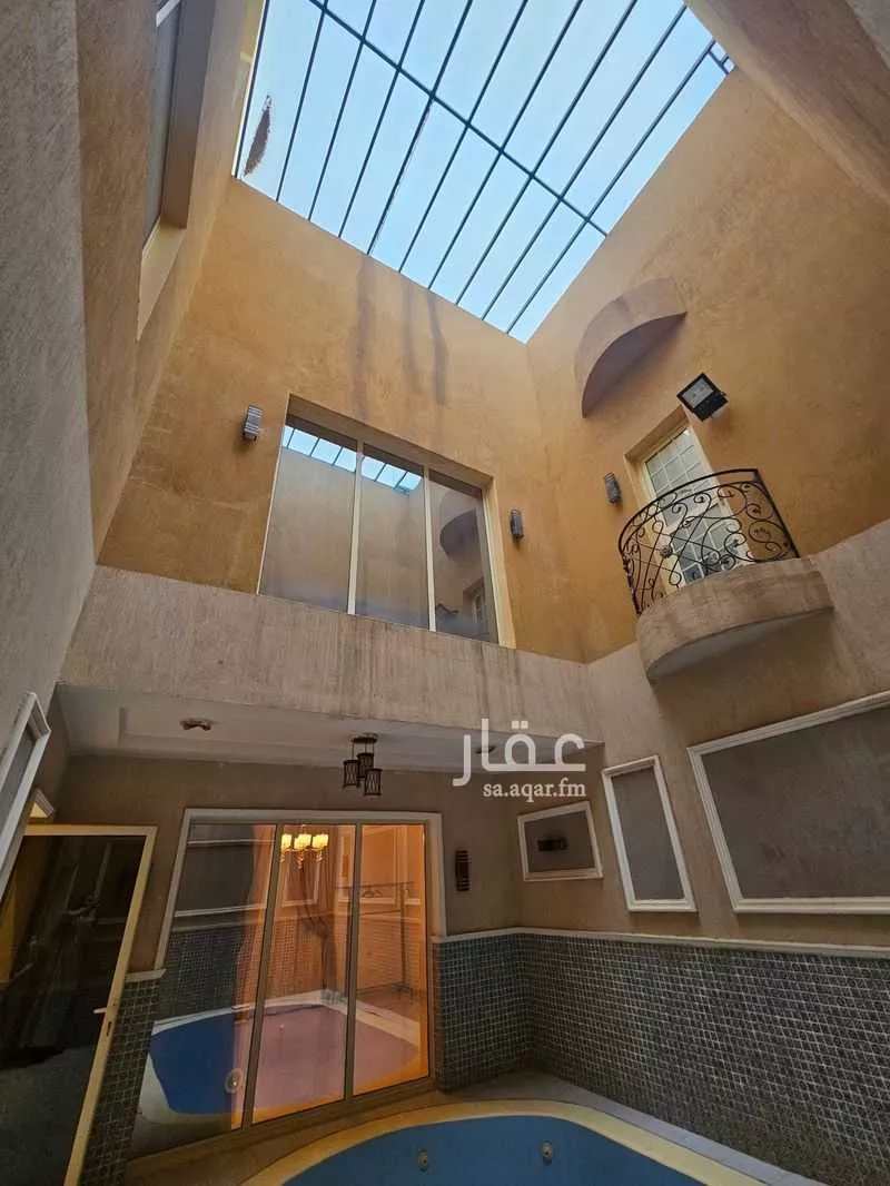8 bedroom villa in Az Zomorod 17