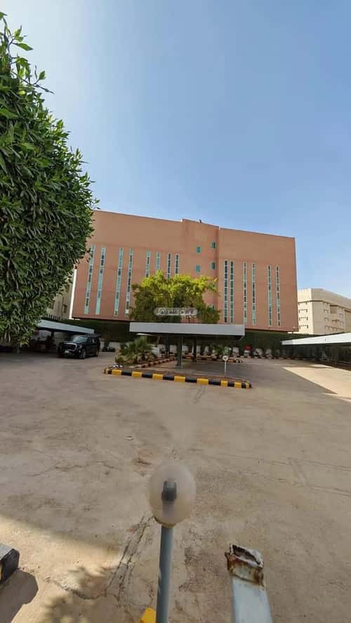 200 sqm office in Al Wizarat 2