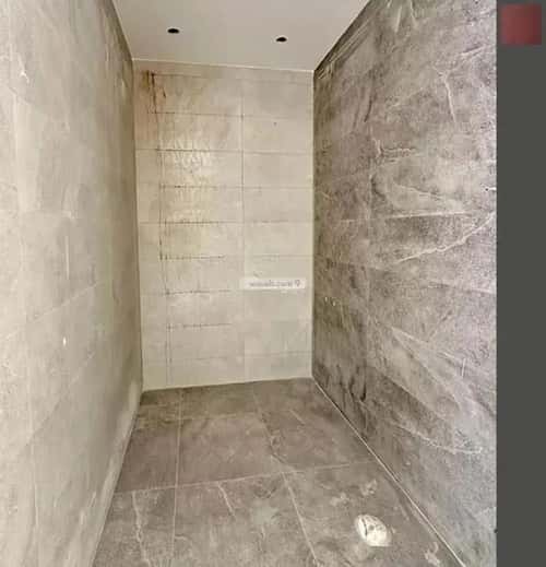 574 sqm office in Al Aqrabiyah 4