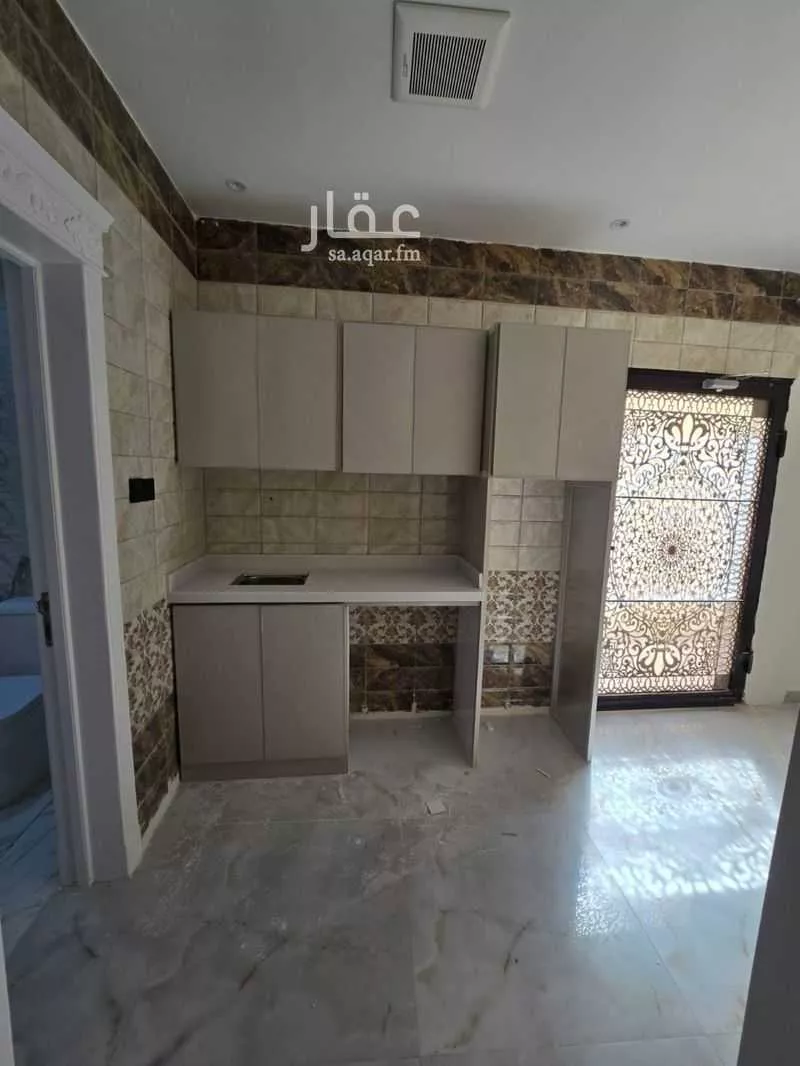 شقة 2 غرف في الملقا 8