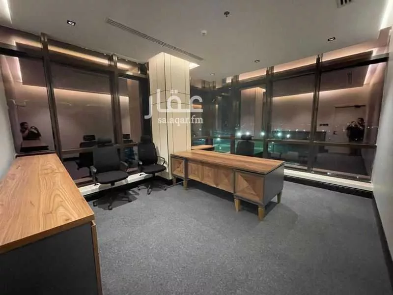 مكتب 200 م² في الملقا 4