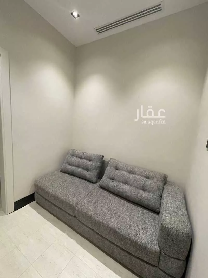 مكتب 200 م² في الملقا 8