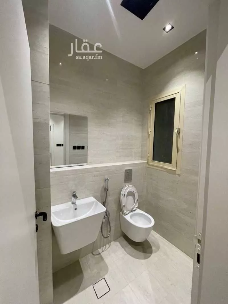 مكتب 200 م² في الملقا 10