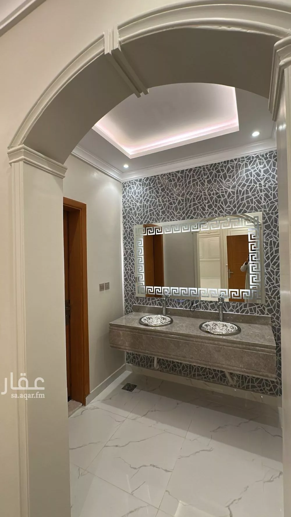 شقة 6 غرف في الريان 6