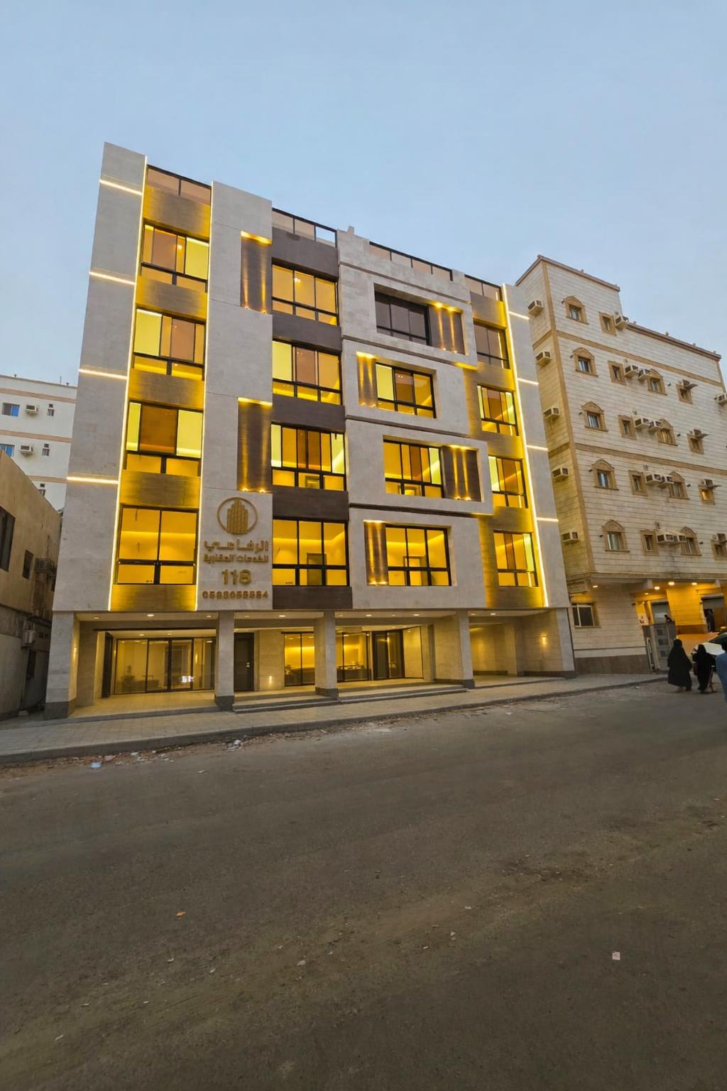 شقة 5 غرف في Al Bawadi