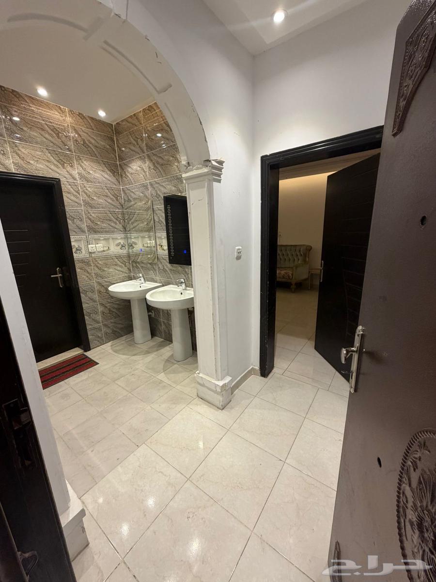 شقة 30 غرف في المنتزة 4