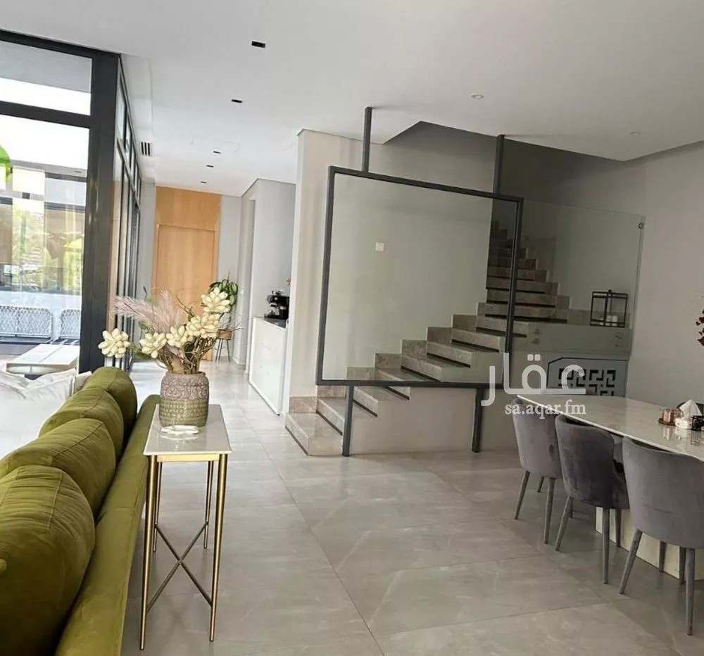 فيلا 4 غرف في العارض 1