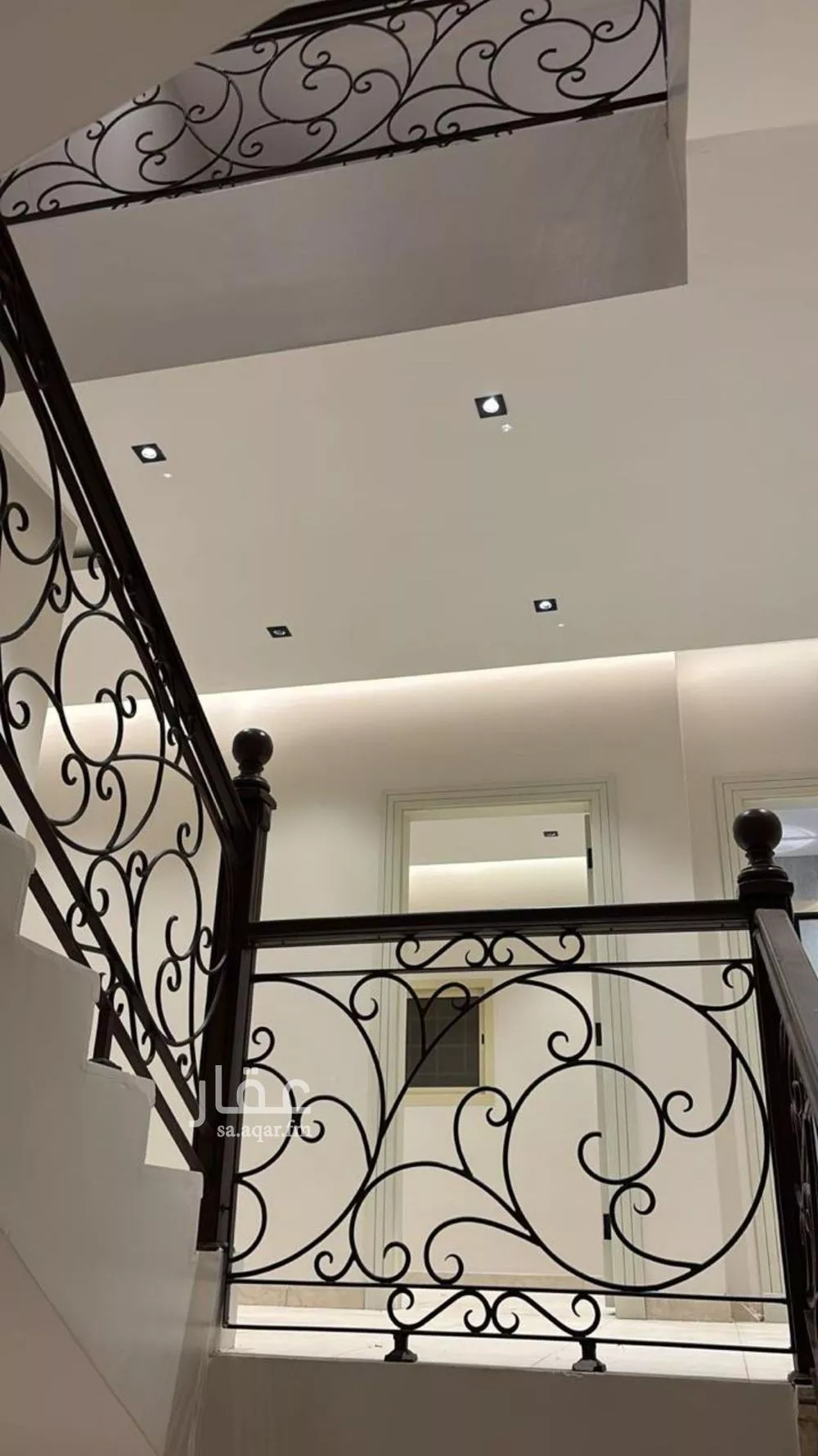 فيلا 8 غرف في الياسمين 4