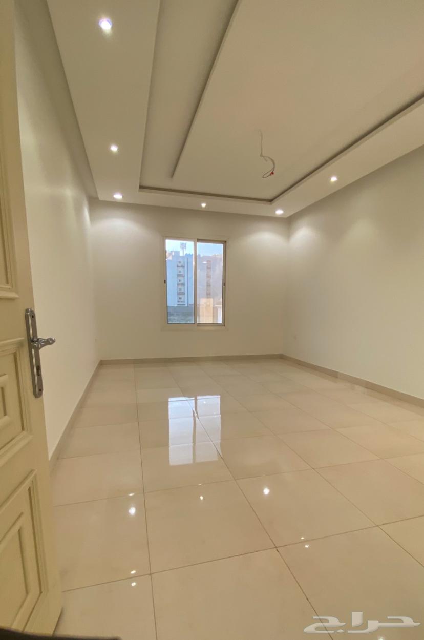 شقة 5 غرف في الملك فهد 4