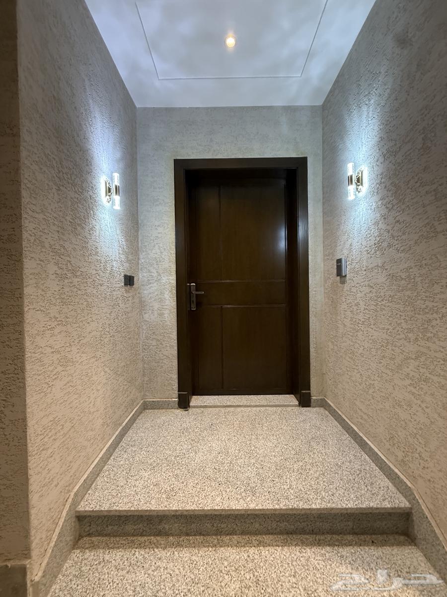 شقة 6 غرف في الملك فهد 4