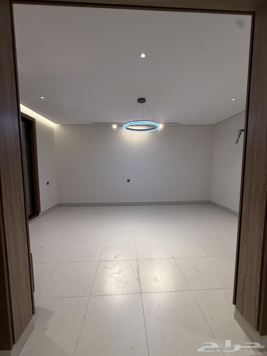 شقة 6 غرف في الملك فهد 5