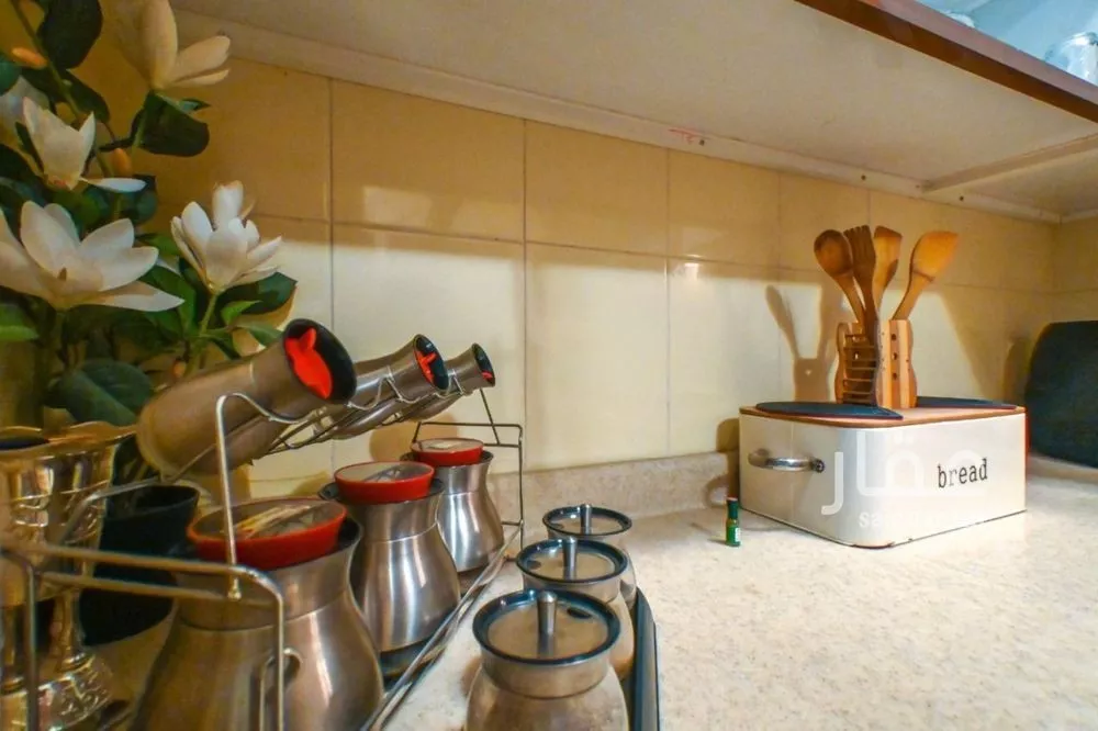 3 bedroom apartment in Al Malqa 9